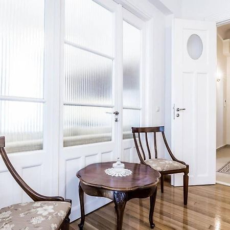 Neoclassical Apartment With 3 Bedrooms In פיראוס מראה חיצוני תמונה