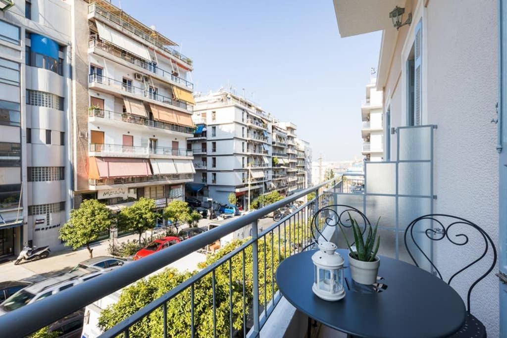 Neoclassical Apartment With 3 Bedrooms In פיראוס מראה חיצוני תמונה