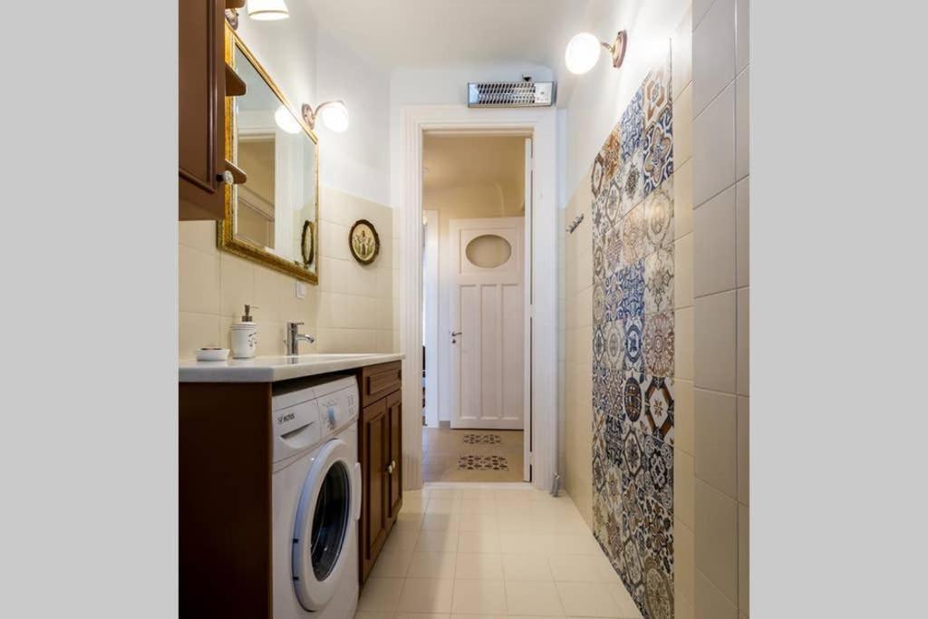 Neoclassical Apartment With 3 Bedrooms In פיראוס מראה חיצוני תמונה